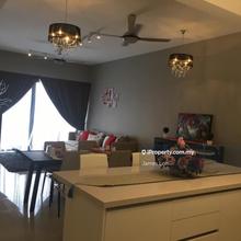 Low level with 2 carpark, fully furnished and renovated unit for sale