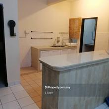Oakleaf Park 3 bedrooms corner unit, 1 car park, bank valuation rm280k