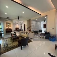 International lot - Freehold - Individual title -Renovated -Corner Lot