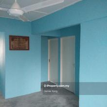Spacious & Affordable Living 3 Bedroom Flat For Rent in Pandan Indah 