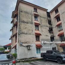Cempaka Apartment Tmn Bukit Kinrara  Corner unit. fully restored. 