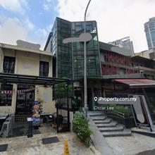 Three Storey Endlot Shop