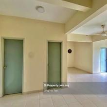 Suria Apartment, Nice Unit, Block B, 2 Carparks, Partly Furnished