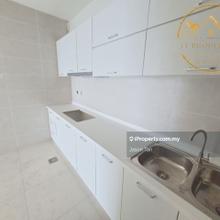 Below Market Price, 1000sf, Kitchen Cabinet, 2 Parking, 3 rooms 2 bath
