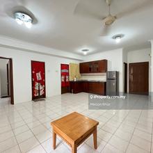 Excellent Condition with 3 car park, Good for investment or Own stay