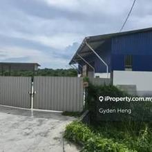 Kampung Seri Kenangan, Pekan Nanas 