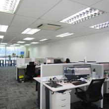 Well-maintained shop-office with beautiful palace view.