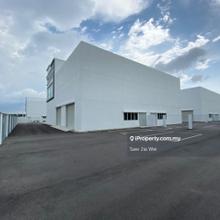 Golden Gateway Batu Kawan 3stry Semi-D Factory with lift for Rent