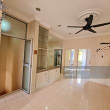 Townhouse Upper Floor Freehold Well Maintained 