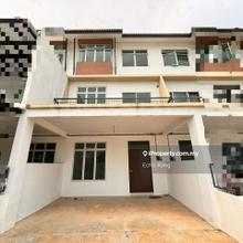 New Bare Unit & Facing Empty 3 Storey Terrace Call Echo For Viewing