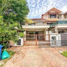 Facing open unit! Freehold Gated Guarded! Inp Side! 
