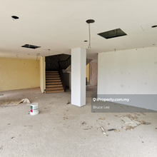For Rent 2 storey commercial bungalow Facing mainroad Kancut As