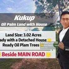 Kukup, Land Beside Main Road