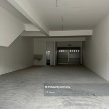 Main road good location 