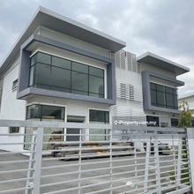 3 Storey Semi Detached To Let 