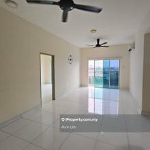 Twin Residence /Tampoi/ 4bed 2bath/ Good Condition/ Cheapest