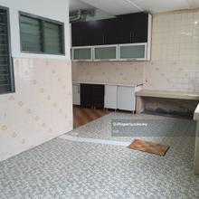 Near MRT Walking distance to shops & Restaurant