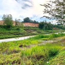 Facing main road land in seksyen u15