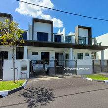 Double storey open facing 