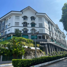 Below market price 2 parking bay with 4 rooms 2  baths 