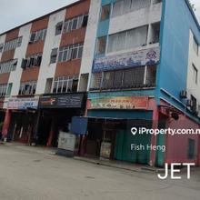 Investor Unit Roi 7.5% 4 Sty Shoplot Jalan Kem Port Klang side by side