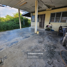 Cheap single-story oversized corner room terrace house for sale
