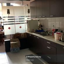 Lakefield Meadow sg besi very nice 3 storey Terrace for sale