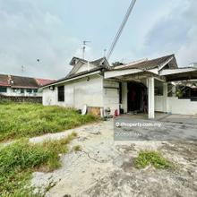 Taman Molek 1.5 Storey Corner Lot For Sale