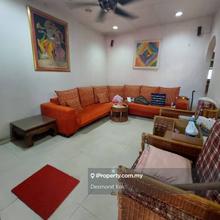 Walking distance to pasar and restaurant,more parking 