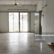 Apartment Goodyear Court 3 convenient short walk to Lrt cheap 