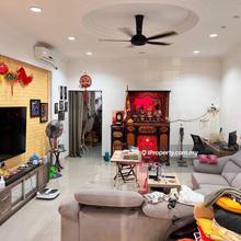 Good deal fully renovated unit in Jalan Jones for sale.