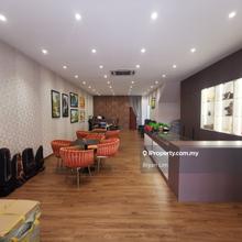 3.5 storey The strand Kota Damansara facing main road