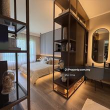 Freehold, low density condominium of 480 units,35 steps to MRT station