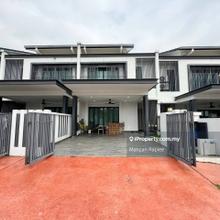 Facing Open 2 Storey Superlink Temasya Legasi , Glenmarie For Sale