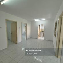 Section Seksyen 2 Flat Level 2 Endlot 3room 2bath Near LRT Wangsa Maju