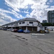 Corner lot 1.5 stry factory @ Taman Perindustrian Kinrara, Puchong