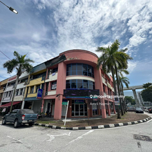 Corner lot shop freehold