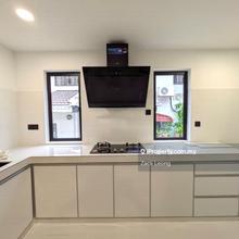 Newly modern design and move in conditions 22x75 freehold