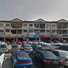 Taman Pinggiran Putra, Seri Kembangan, Selangor Shoplot For Rent