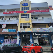 Beverly Hills Plaza Adjoining 4 Storey Commercial Shoplot