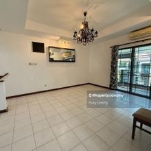 Parkville Townhouse - Tight security, easy access.