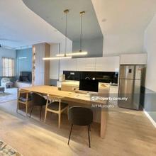 Ground floor unit! Facing lake! Beautifully renovated! View to offer! 