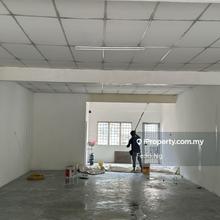 Bandar Bukit Puchong, Facing Main Road
