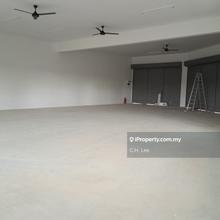 New shop for rent in Arau.