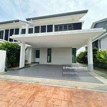 Dual frontage semi D house