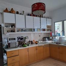 Well Maintained Unit With 2 Carpark Lot