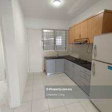 Condominium in Gurney Drive. Brand new renovated bathrooms. 
