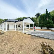Spacious corner lot bungalow freehold near to exit highway