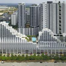 4 Bedrooms Paragon unit for Sell, convinience stores at ground floor