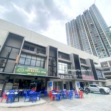 Glomac Centro, Bandar Utama, ground floor shop 2570sf rent rm 8,400